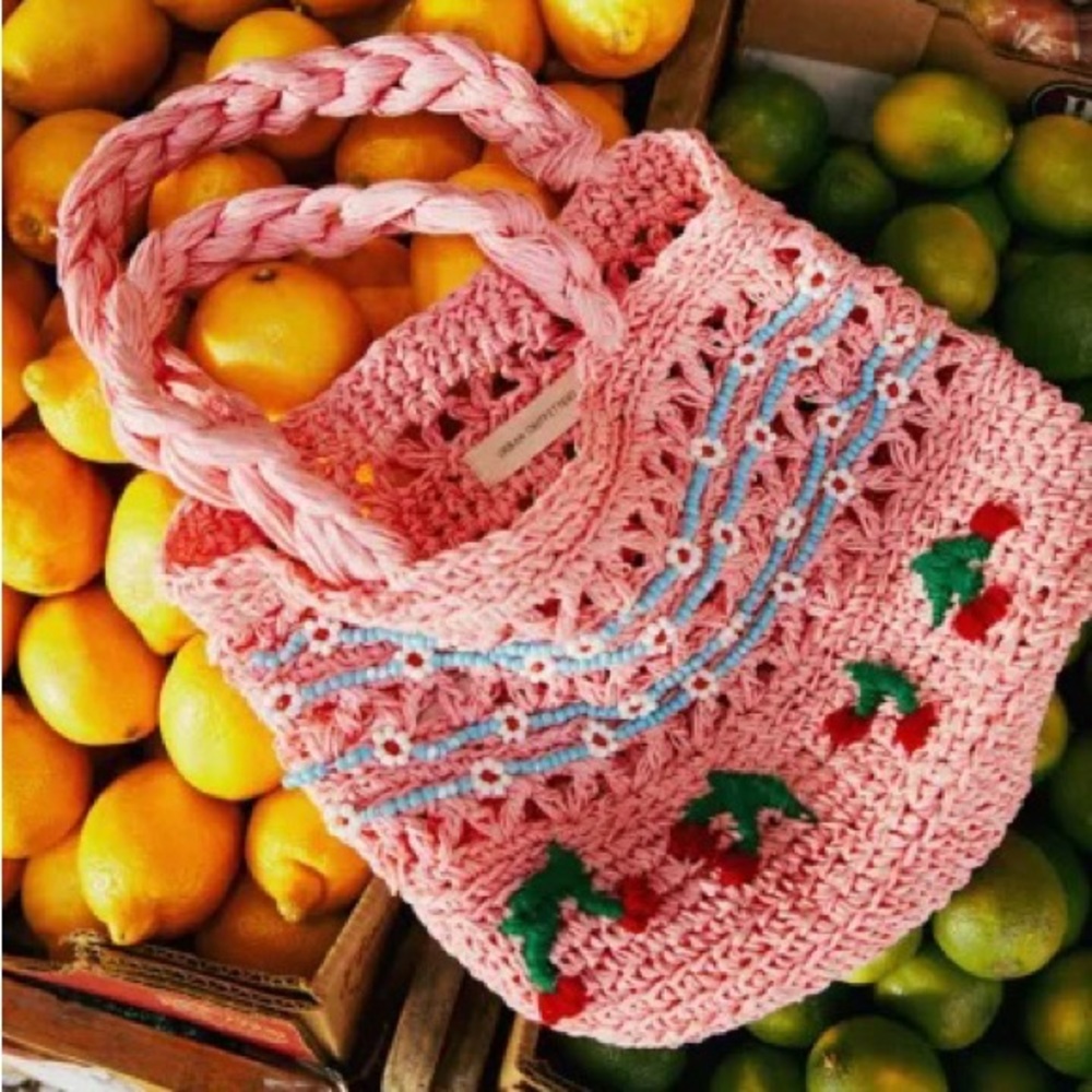 brand new cherry straw purse 🍒